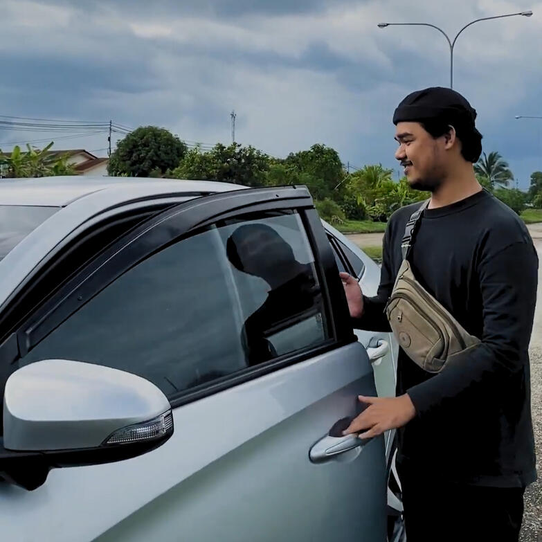 Degree In Graphic Design (Majoring in Multimedia) Final Year Project Promotional Video